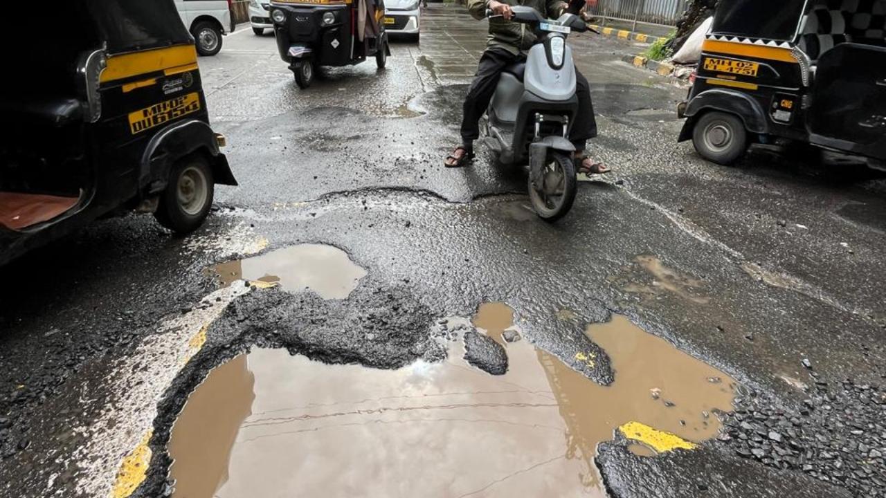 The BMC has started a dashboard to trace potholes during this monsoon season. The BMC claims that it will help track potholes in real-time