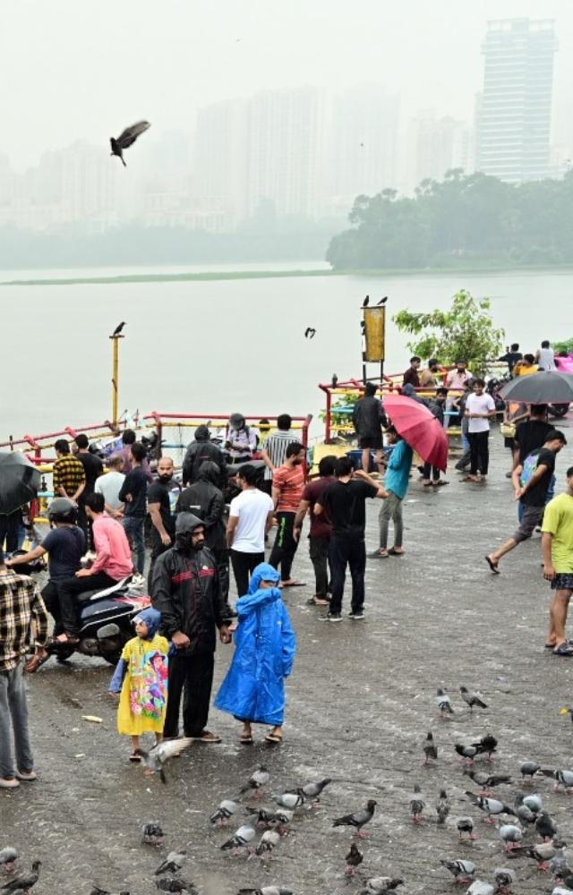 Mumbai on Sunday witnessed intense spells of rains in the city