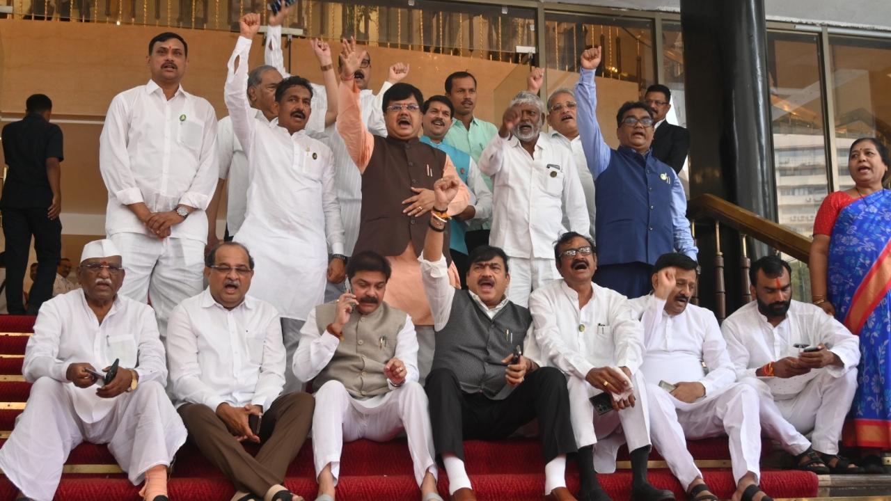 BJP leader Prasad Lad sat on the steps of Vidhan Bhavan and protested against the abusive language allegedly used against him. Pic/Sameer Abedi