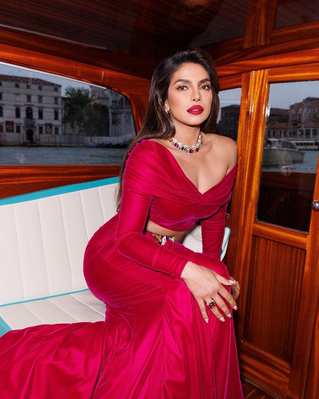  It featured a matching set with a ruched, off-shoulder crop top and a figure-hugging skirt with a long train.
