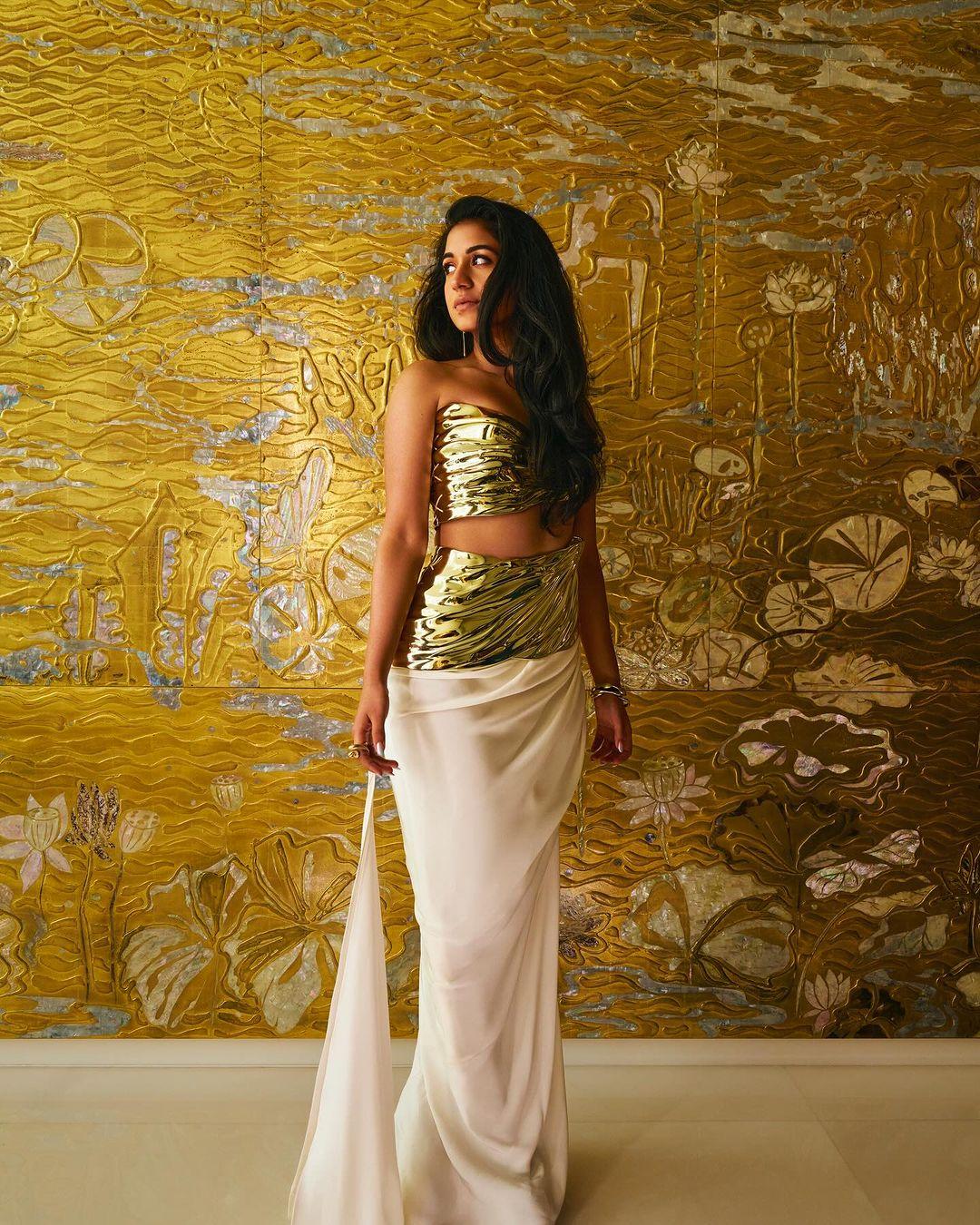 Radhika Merchant embraced technology for her outfit for the Toga-theme party. The dress appeared to be made of fabric, but it was actually created using aerospace aluminium technology, with a 3D-carved and sculpted design.