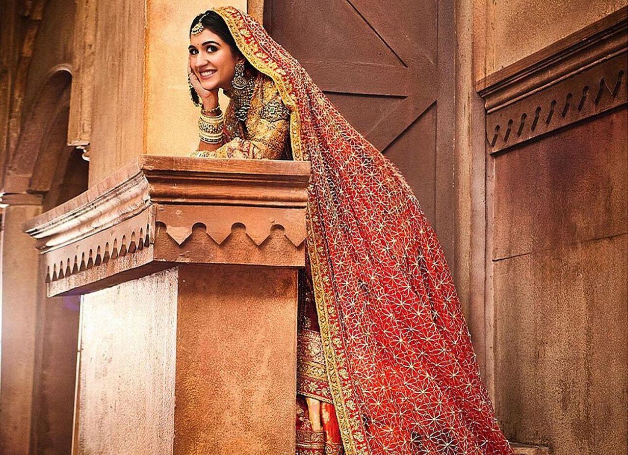 The outfit included a backless blouse intricately embellished with real gold Karchobi work, reminiscent of traditional Gujarati artistry