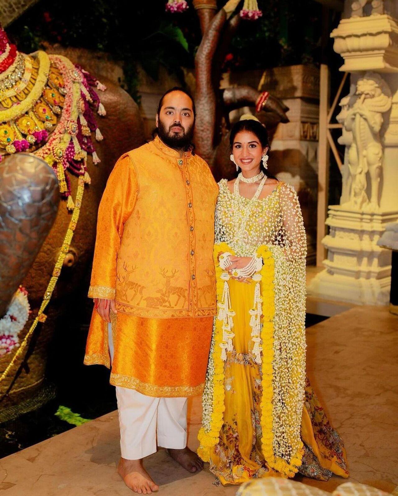 For the Haldi ceremony, Radhika wore a duppatta made of real flowers for the day
