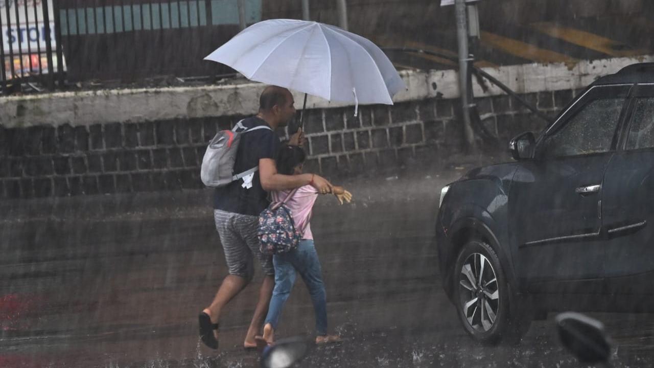 According to BMC's Mumbai weather update, in the 24 hours ending at 8 am on Saturday, the city recorded 16.55 mm of rainfall while the eastern suburbs recorded 21.96 mm of rainfall and the western suburbs recorded rainfall of 26.35 mm 