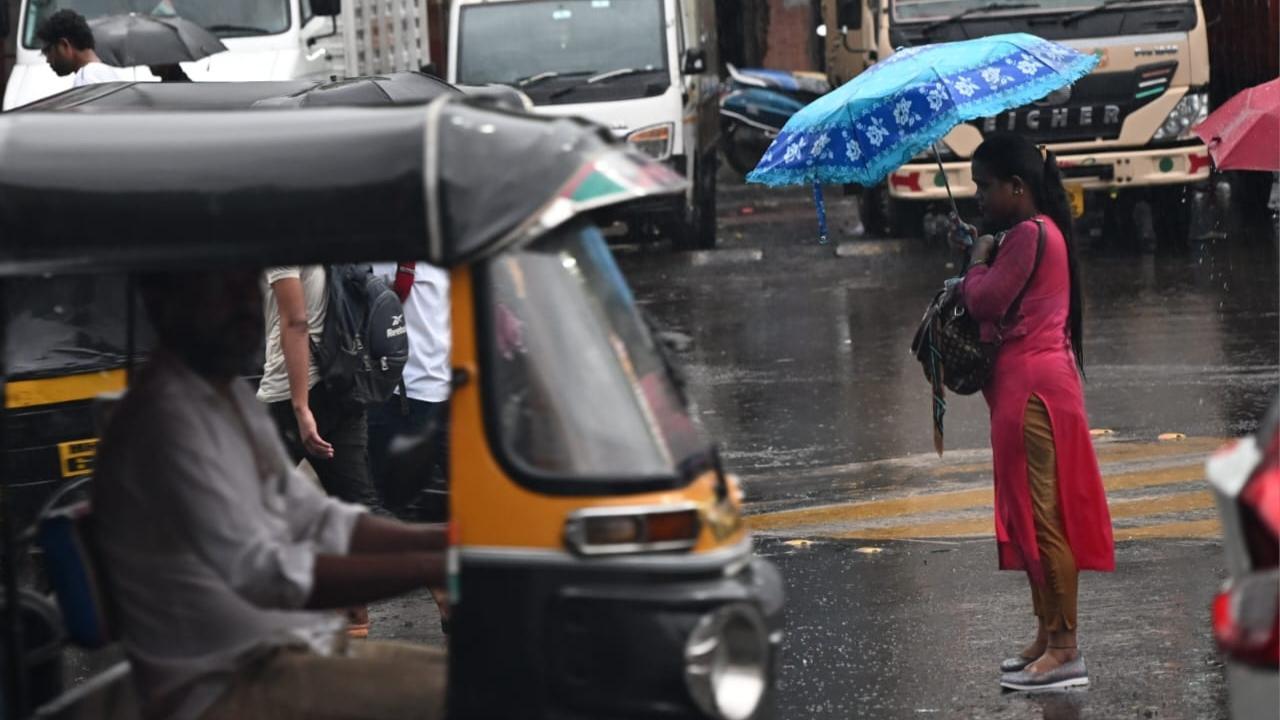 IN PHOTOS: Rains lash parts of Mumbai; intermittent spells expected for 24 hrs