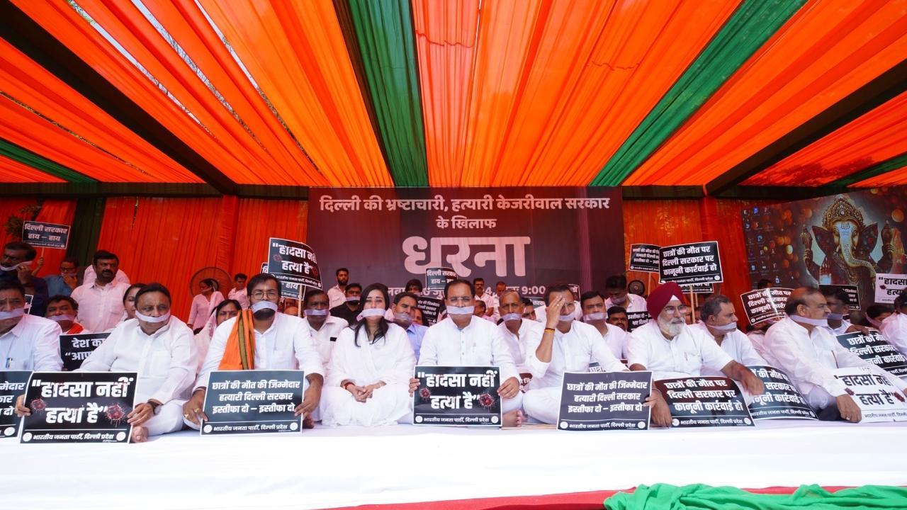 As a mark of protest, they covered their mouths with ribbons and also paid homage to the victims by observing a two-minute silence