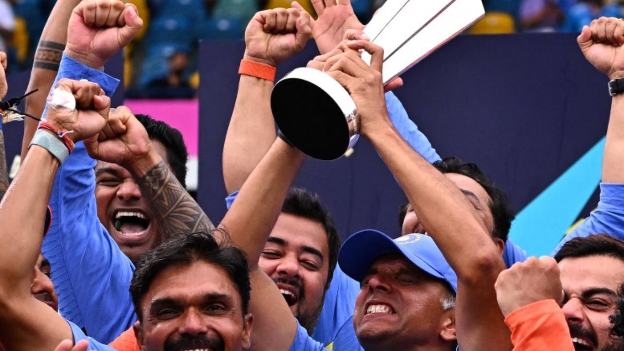 'Saw him hug the cup and cry': Ashwin on Dravid's WC win celebration