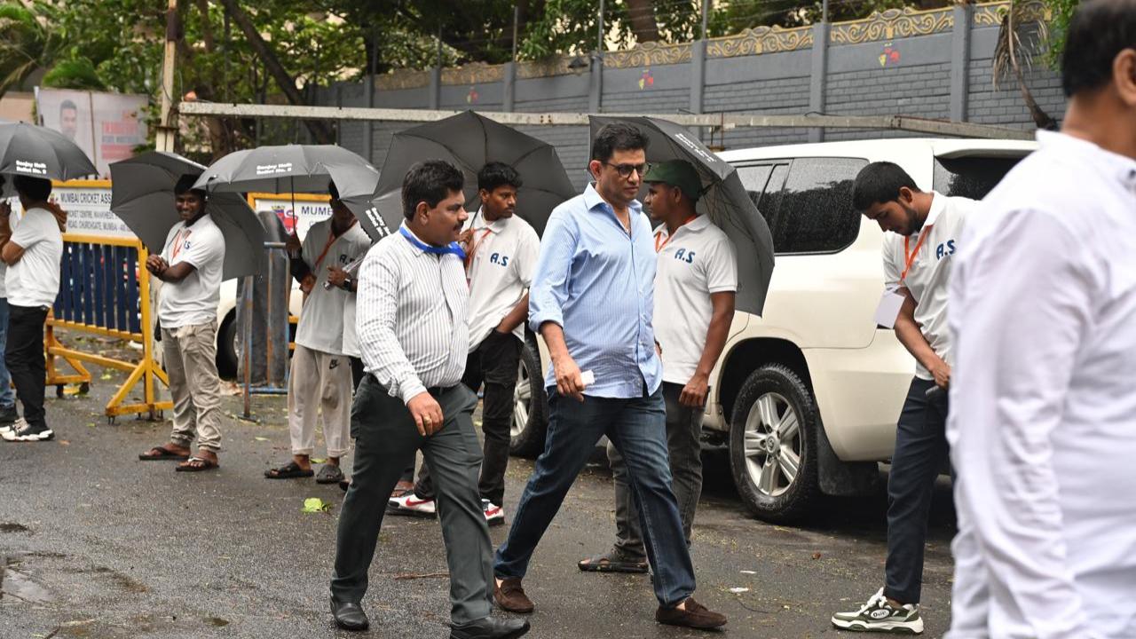Raju Kulkarni who played three Test matches and 10 ODIs for India was also seen at the venue