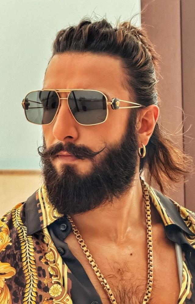 Ranveer Singh ups his fashion game in Versace outfit Ranveer Singh ups his fashion game in Versace outfit