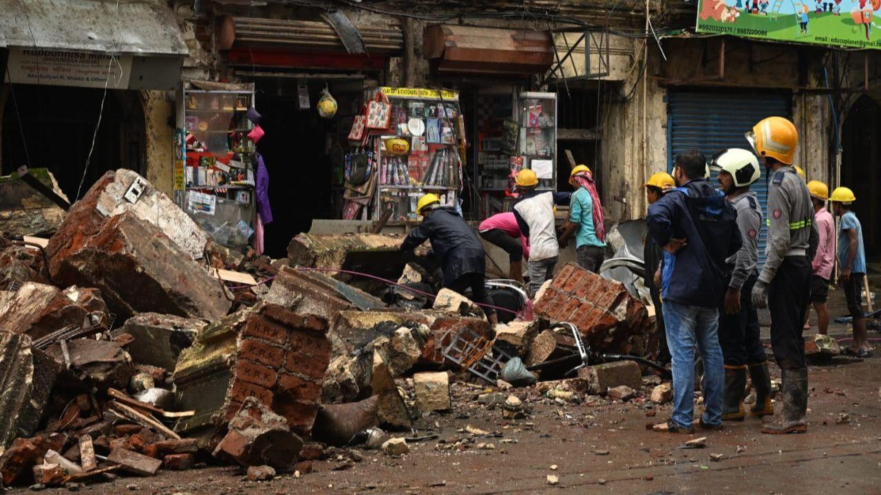 Mumbai and its suburbs received intermittent heavy spells of rain on Saturday, leading to waterlogging in some areas. The India Meteorological Department (IMD) reported 91 mm of rainfall in Mumbai over the 24-hour period ending at 8 am on Saturday.