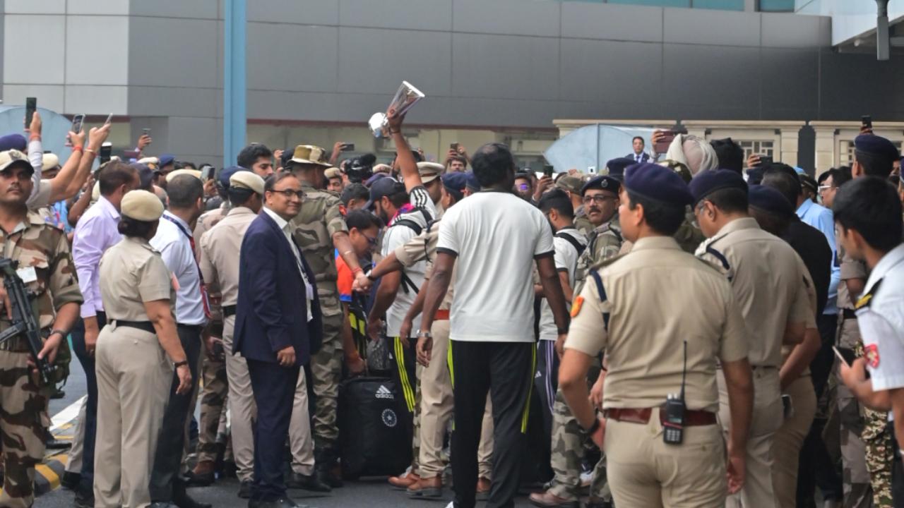 Indian captain Rohit Sharma after arriving at the airport was seen raising the T20 World Cup. The 