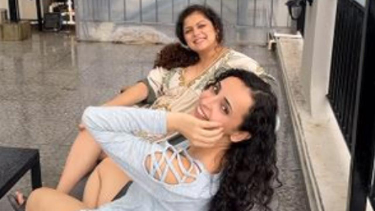 Who is that 'third wheel' between Sanaya Irani & Drashti Dhami?