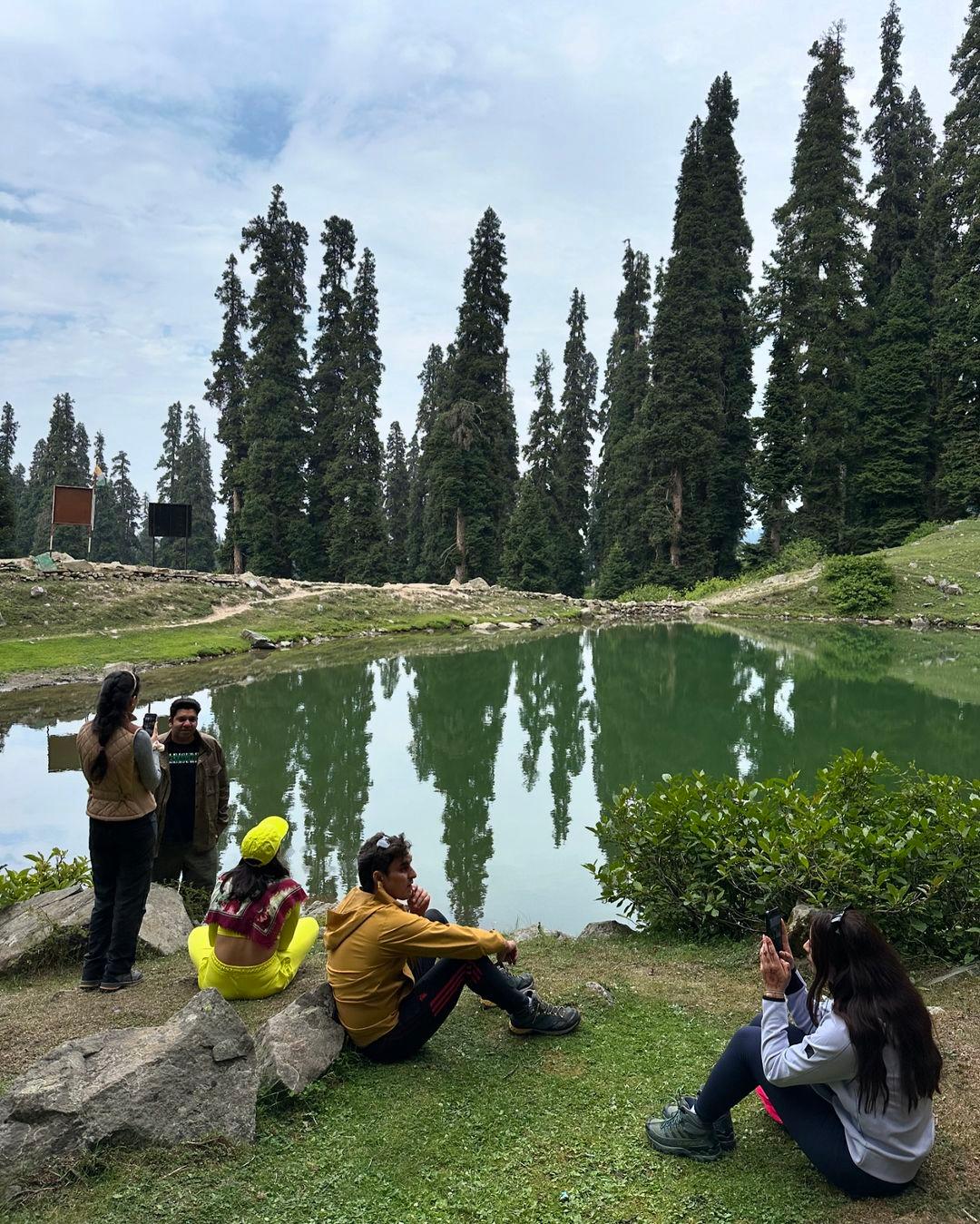 

Kahwa is a special Kashmiri drink made with spices like cinnamon, cardamom, star anise, and saffron, usually sweetened with sugar or honey and topped with almonds.


 

