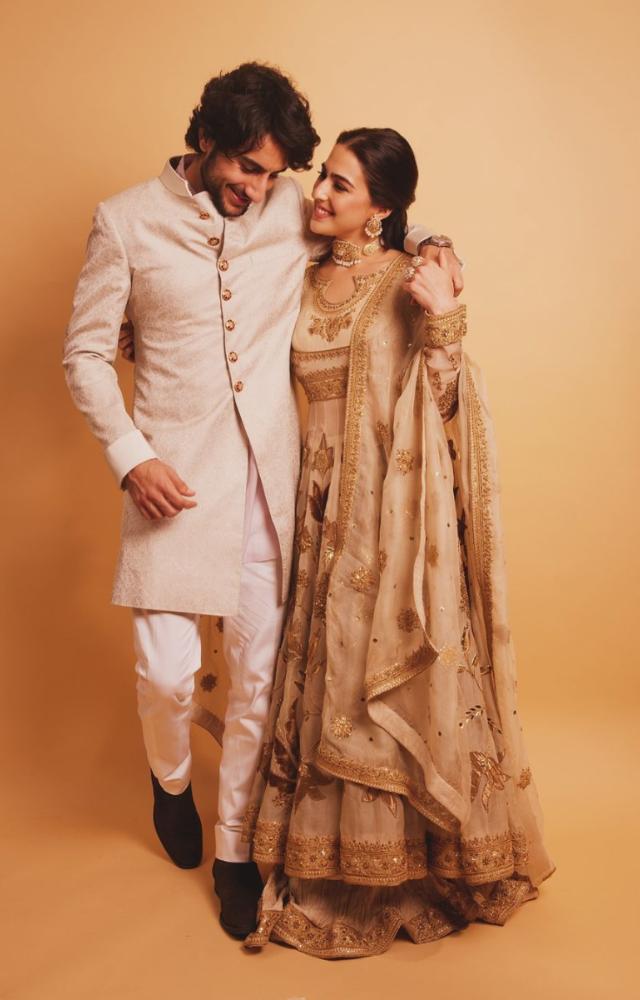 For the Shubh Aashirwad ceremony, Sara chose to wear an elegant ivory outfit.