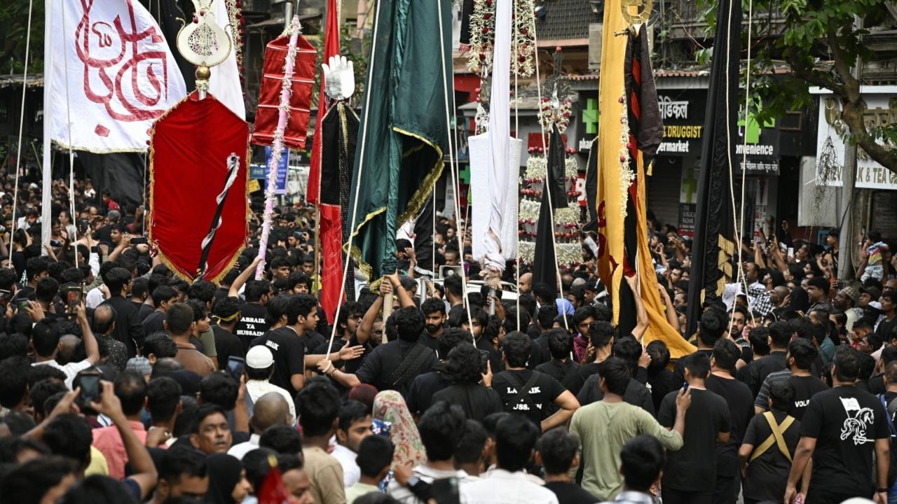 Thousands of Shia mourners on Wednesday took out Ashura procession near J.J. Hospital in South Mumbai to mark the martyrdom anniversary of Prophet Muhammad's grandson Imam Hussain on Muharram