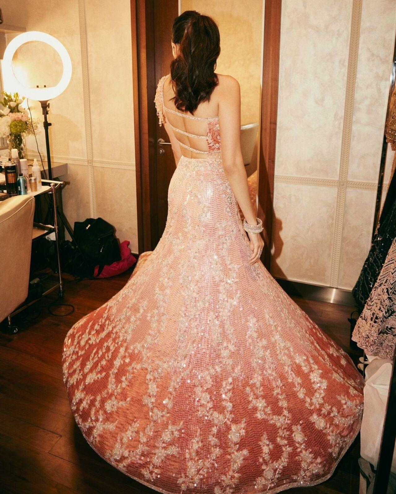 Her sister and stylist Diya Mehta Jatia wrote, “While conceptualizing the sangeet look we wanted to go for something fun, elegant, and iconic.”