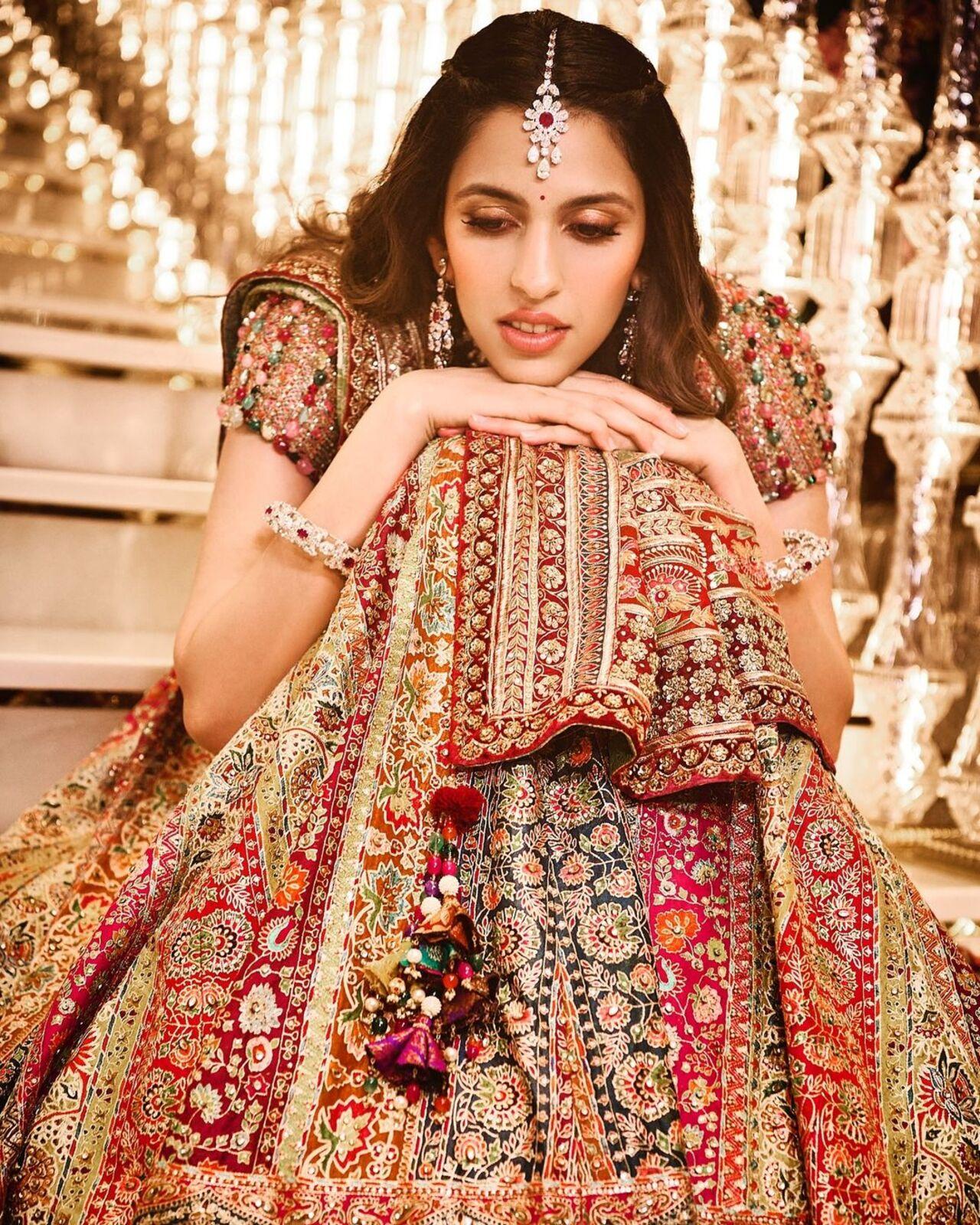 Featuring intricate kasheeda work over hand-painted artworks and further accentuated with kundan, the lehenga was paired with complementing bejewelled sleeve blouse and dupatta.