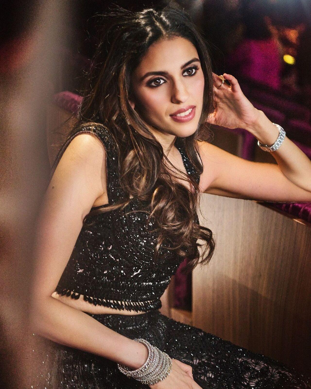 In another look for the same event, Shloka weaved midnight magic in a Faraz Manan ensemble. 