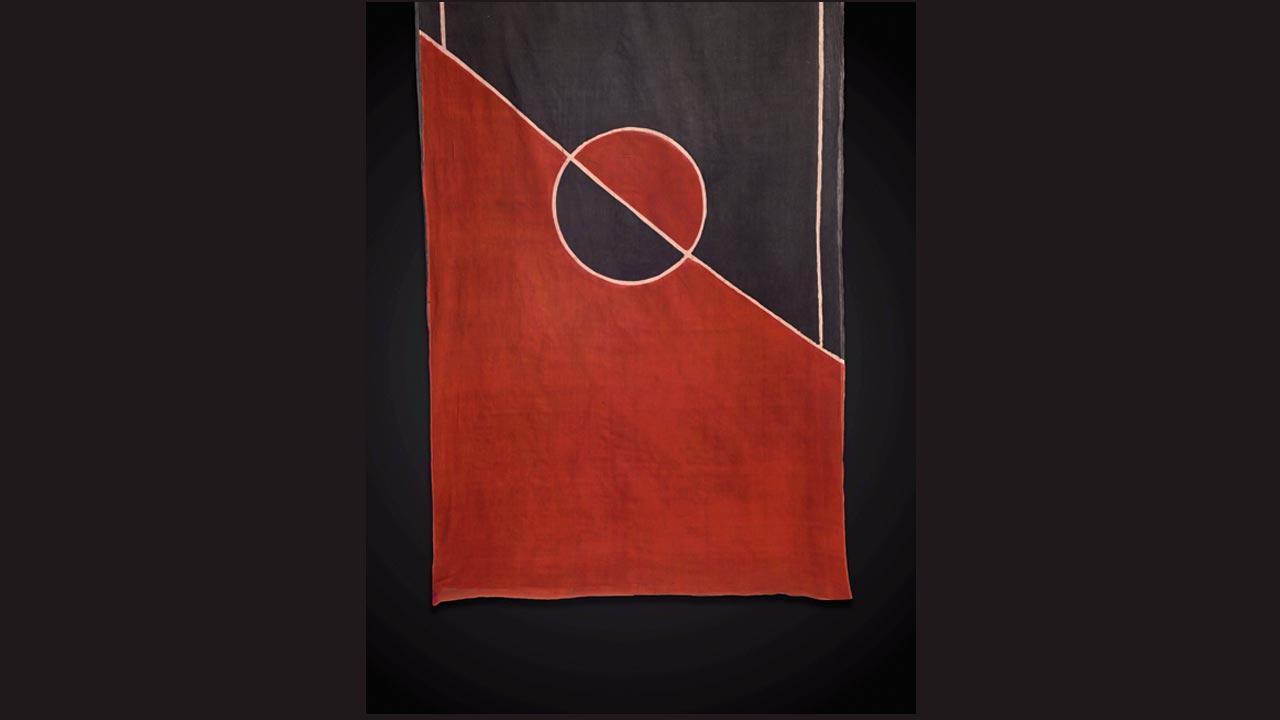 Sikalnayakanpet saree, handspun, handwoven cotton inspired by the Bauhaus shapes and functionality, hand painted at Sikalnayakanpet in Ponduru weaving cluster