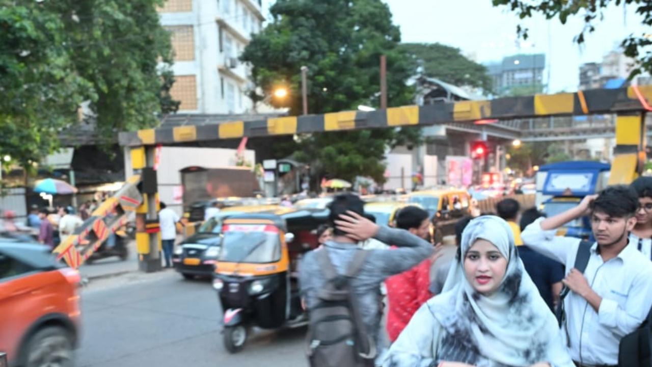 The IIT bridge audit report had sounded an alert about the dilapidated condition of the Sion ROB as early as 2020, stating that keeping it hanging over running rail lines was extremely dangerous as its lifespan had expired