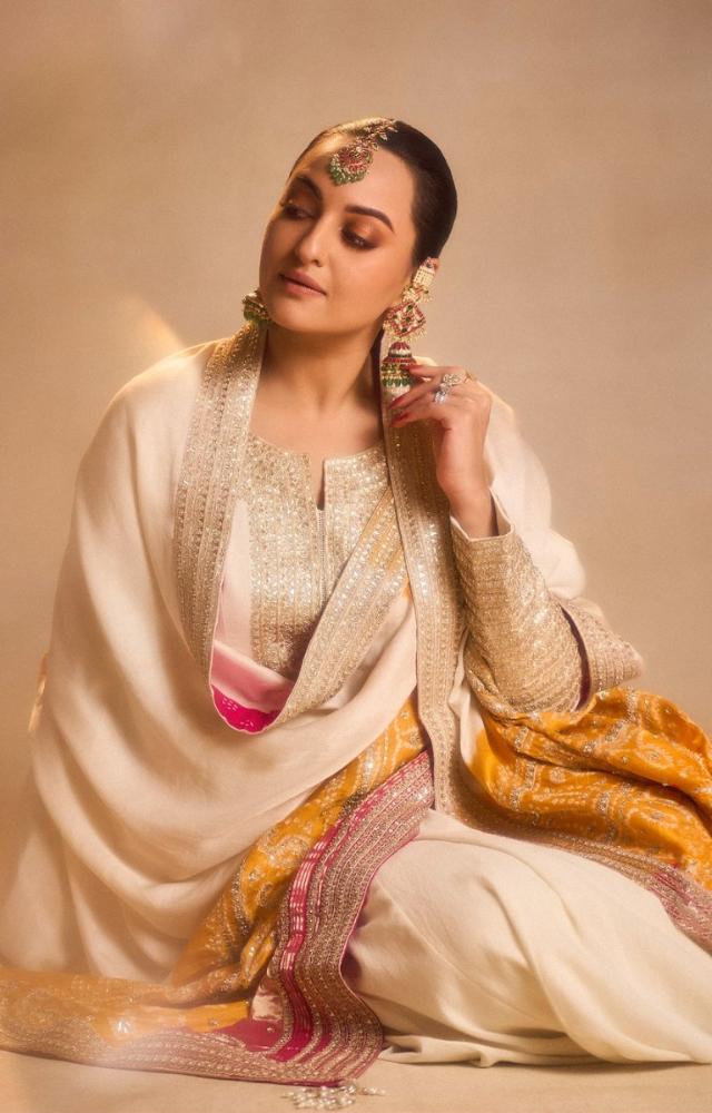The anarkali featured mirror-work and gota-patti details on the wrists and neckline.