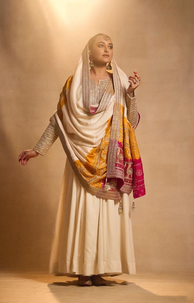 She wore an ivory raw silk anarkali by Faabiiana.