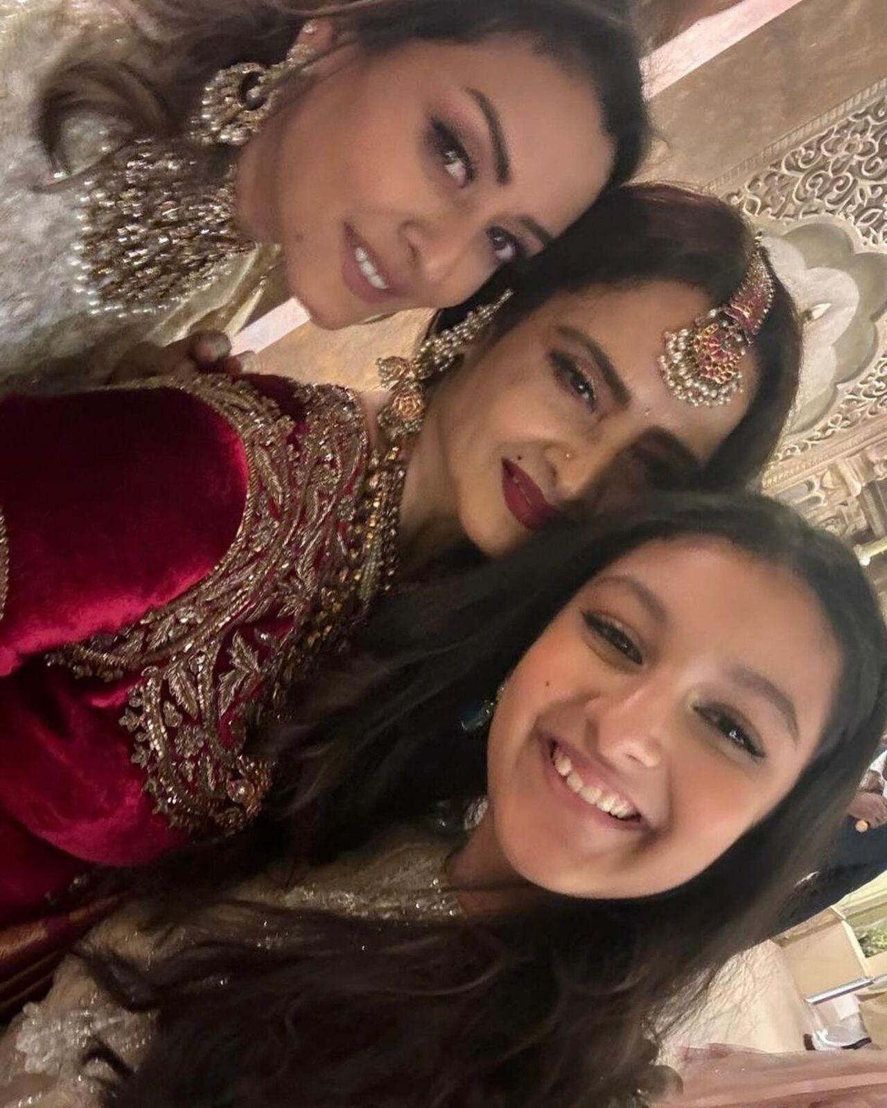 Namrata and Sitara pose with Rekha