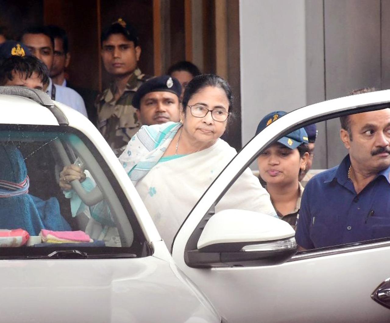 West Bengal Chief Minister Mamta Banerjee was also seen arriving in Mumbai for the grand wedding