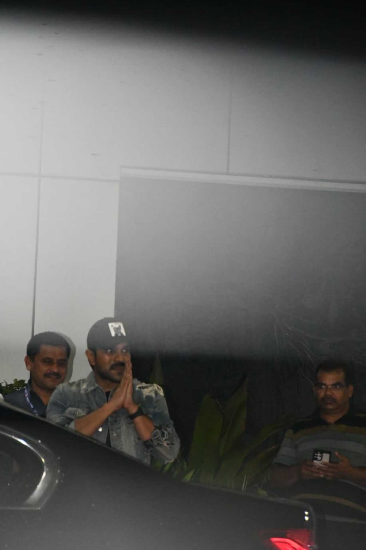 Ram Charan greets the paps as he gets spotted at the Kalina airport in Mumbai