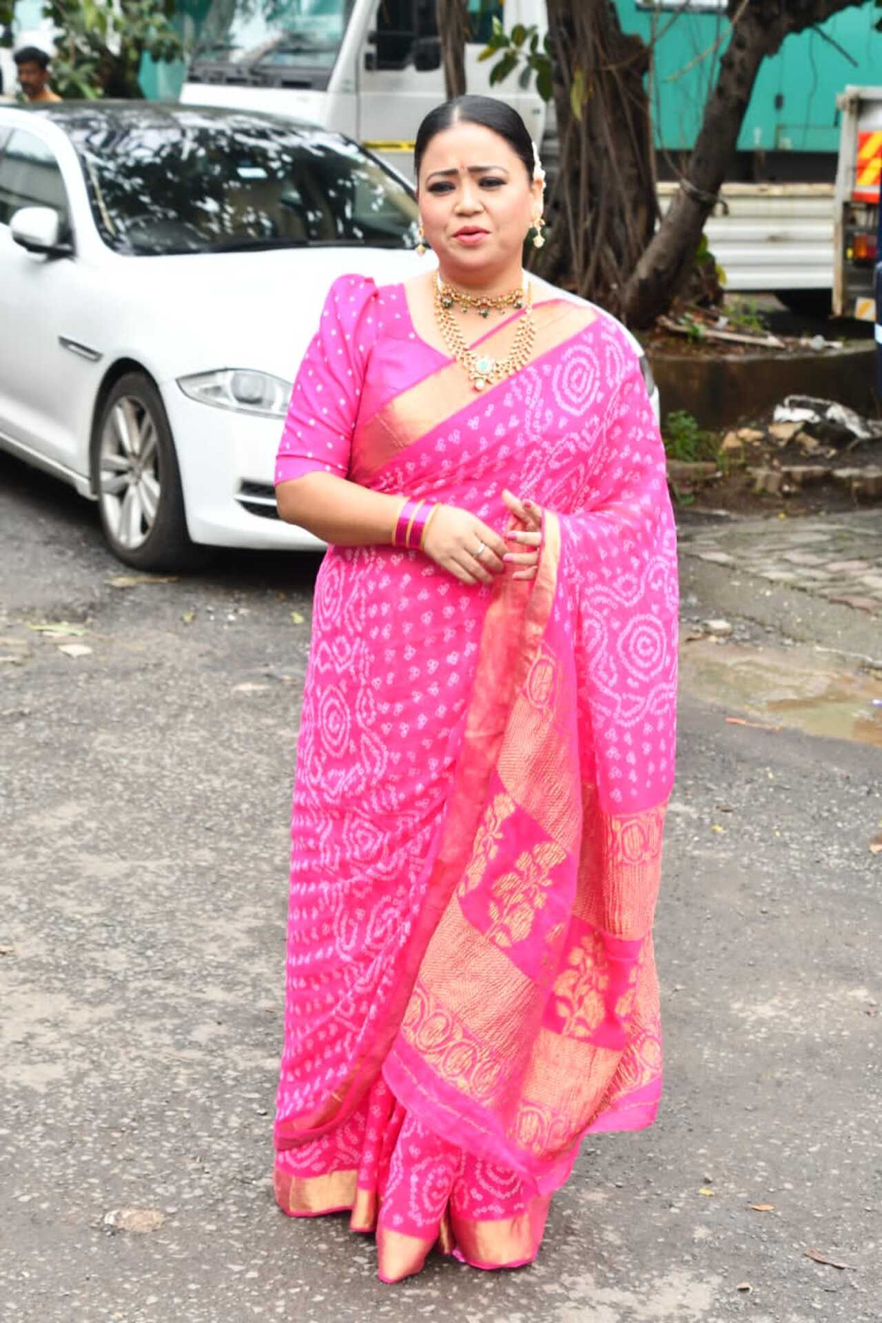 Bharti Singh looked gorgeous in a pink saree for the shoot of Laughter Chefs Unlimited