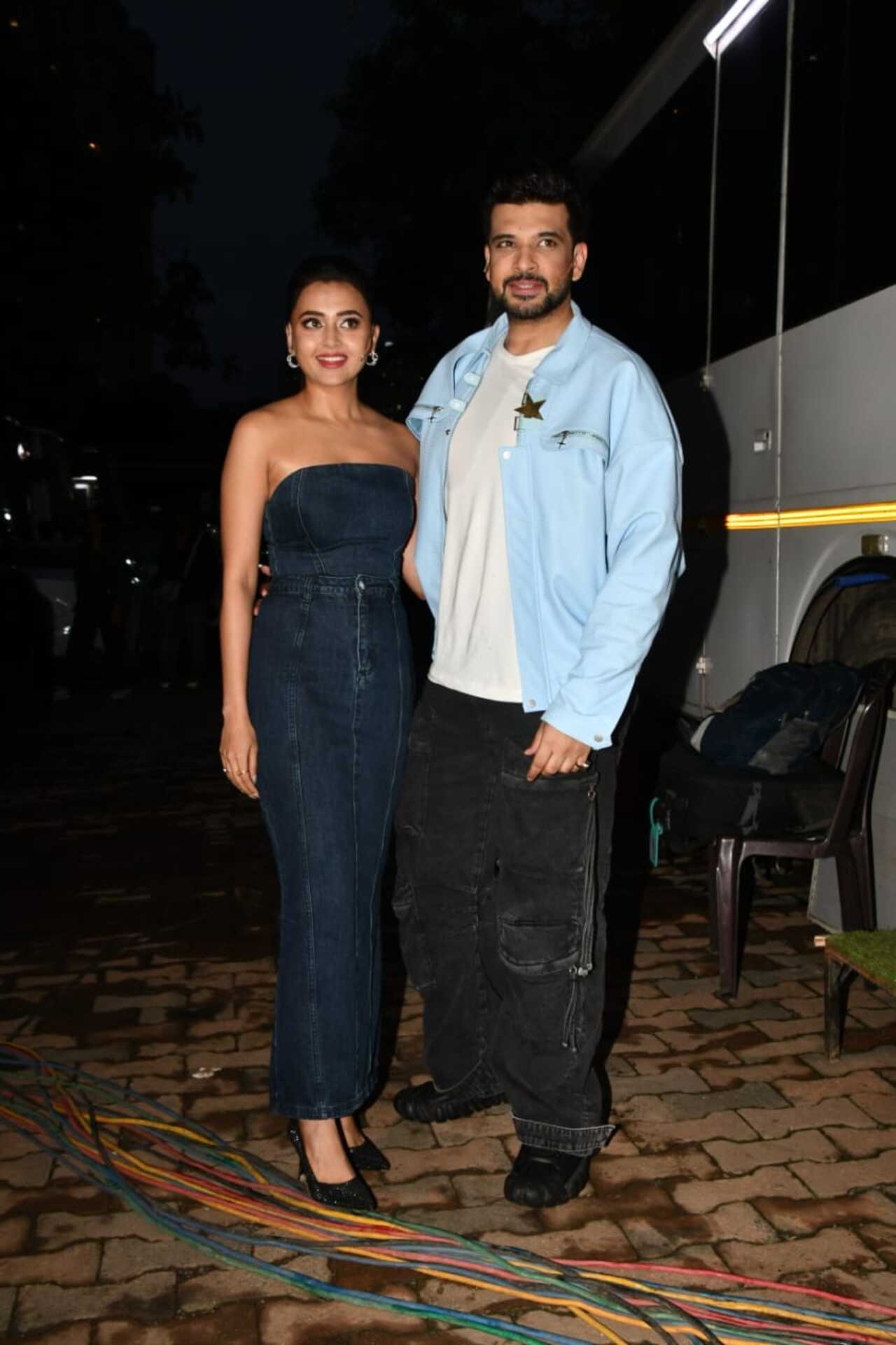 Tejasssi Prakash and Karan Kundrra happily posed for the paparazzi on the sets of Laughter Chefs Unlimited