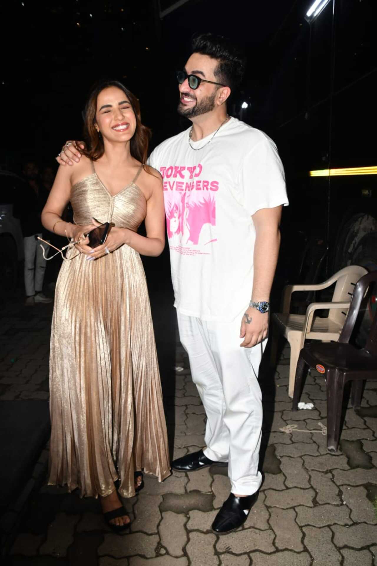 Jasmin Bhasin and Aly Goni were seen in a goofy mood on the sets of Laughter Chefs Unlimited