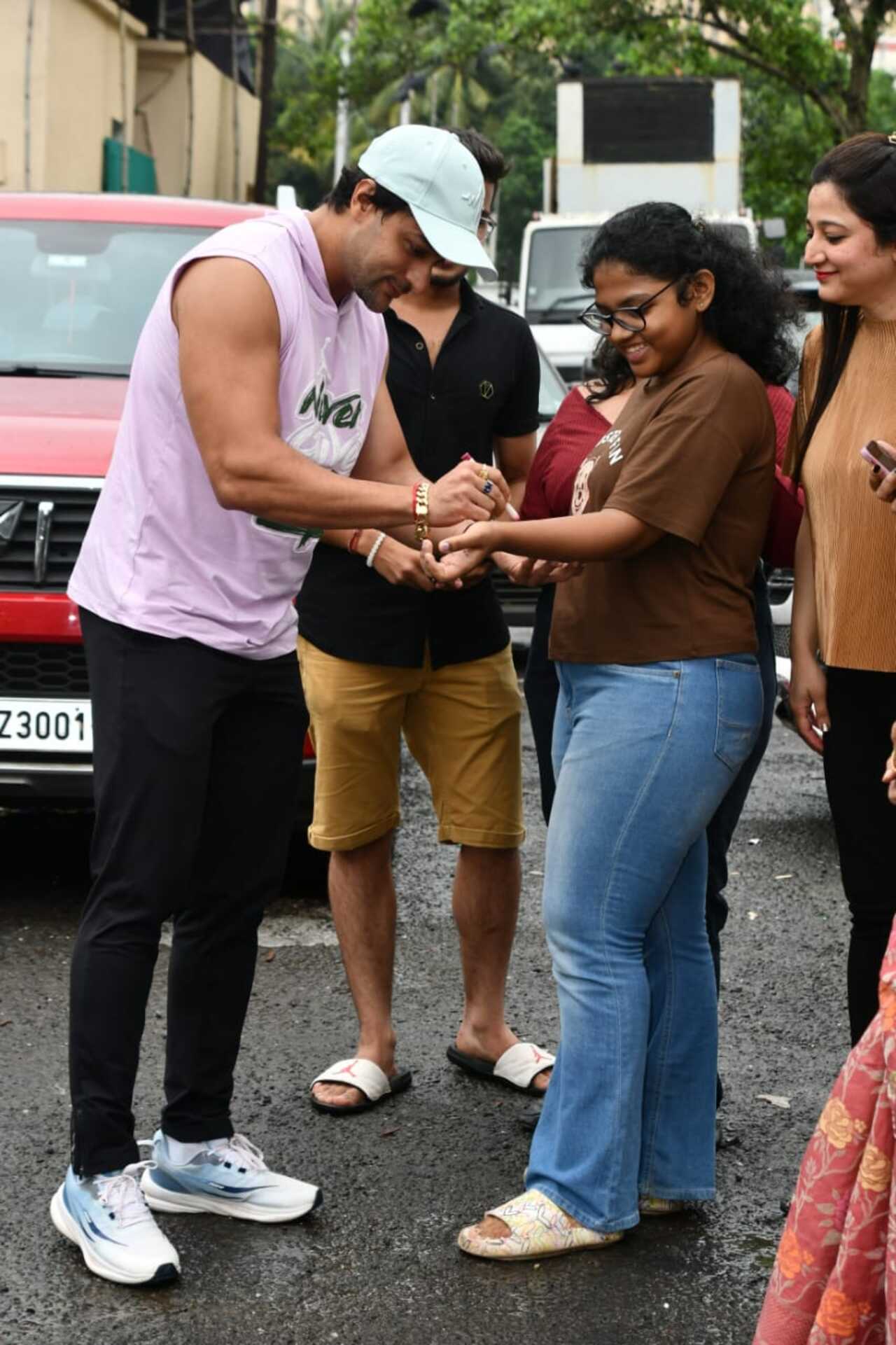 Shalin Bhanot interacts with fans on the sets of Laughter Chefs Unlimited