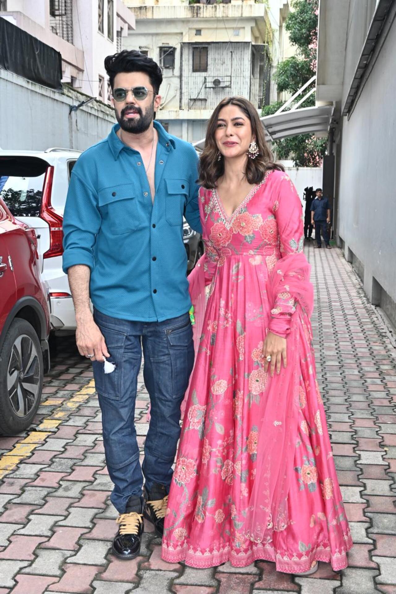 Maniesh Paul and Mrunal Thakur posed together in the city after a work meeting