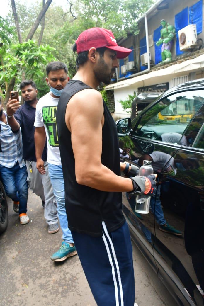 Kartik Aaryan was spotted after his workout looking ripped!