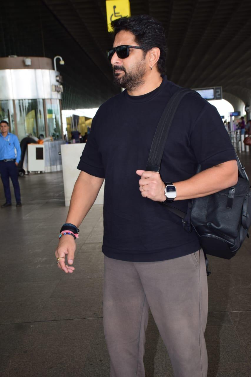 The actor shared some laughs and posed for the shutterbugs before taking off