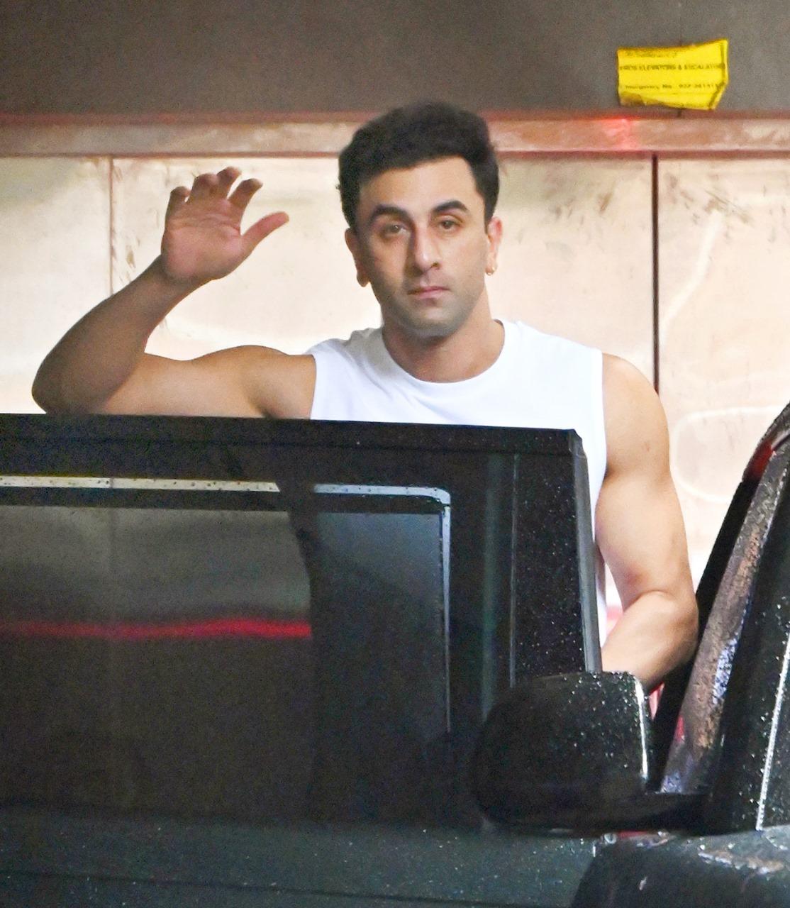 The actor showed off his toned physique as he waved goodbye to the paparazzi