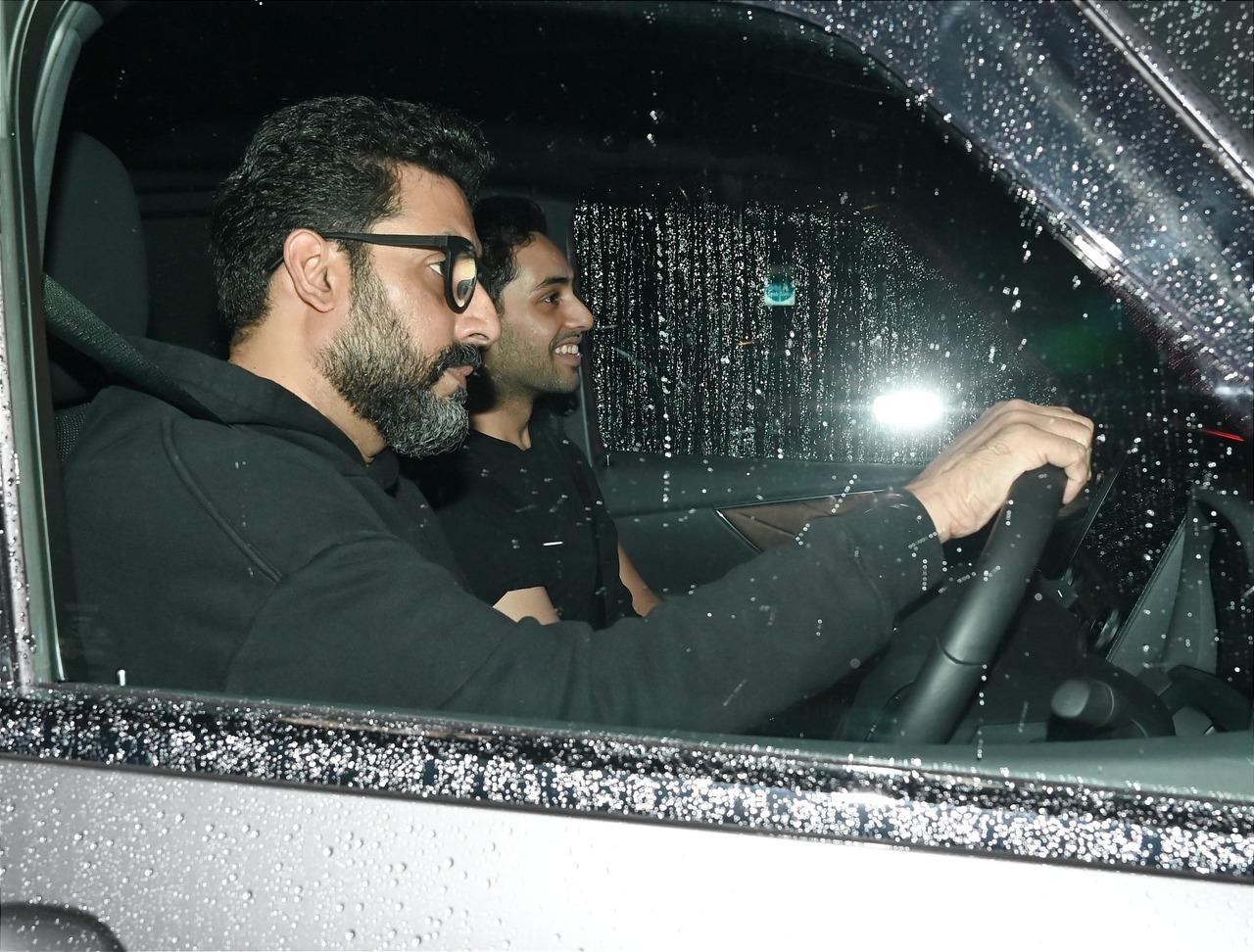 Star kid Agastya Nanda was spotted with his uncle Abhishek Bachchan after an outing on Tuesday evening. 