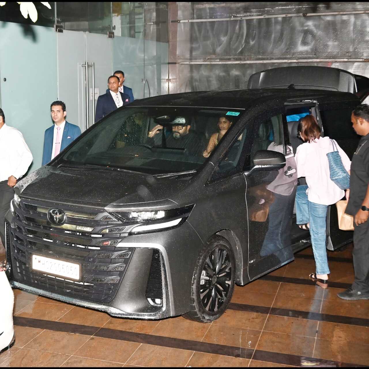 However, a closer peep inside their car revealed that he was accompanied by another star kid who is rumoured to be his girlfriend. 