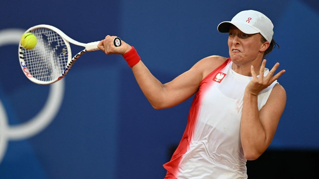 Swiatek remains on course for another title at Roland Garros by reaching Oly quarters