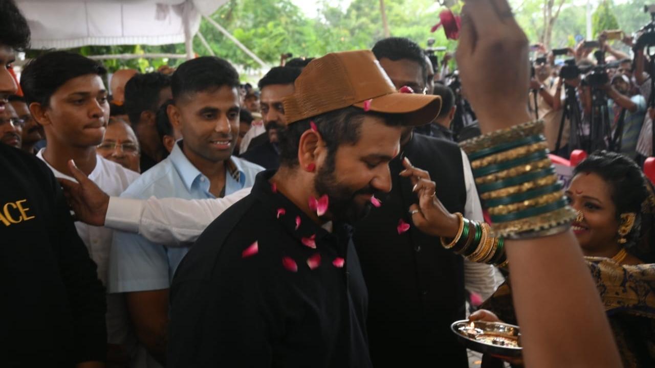 Team India captain Rohit Sharma along with other players visited the Maharashtra legislature on Friday. Pics/Sameer Abedi