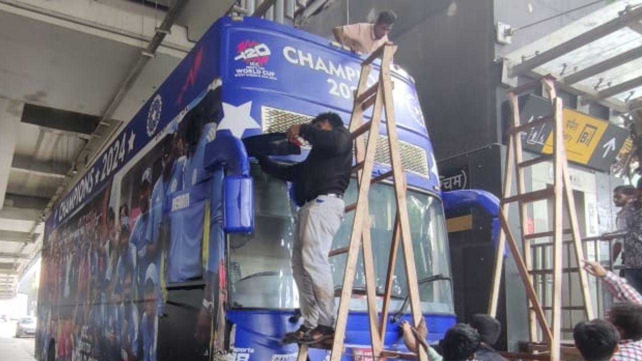 The T20 World Cup-winning Indian cricket team arrived in New Delhi from Barbados on Thursday. 