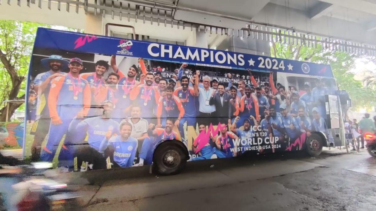 Fans lined up outside the airport to welcome the players, despite the rain and heavy security that kept them at a distance.