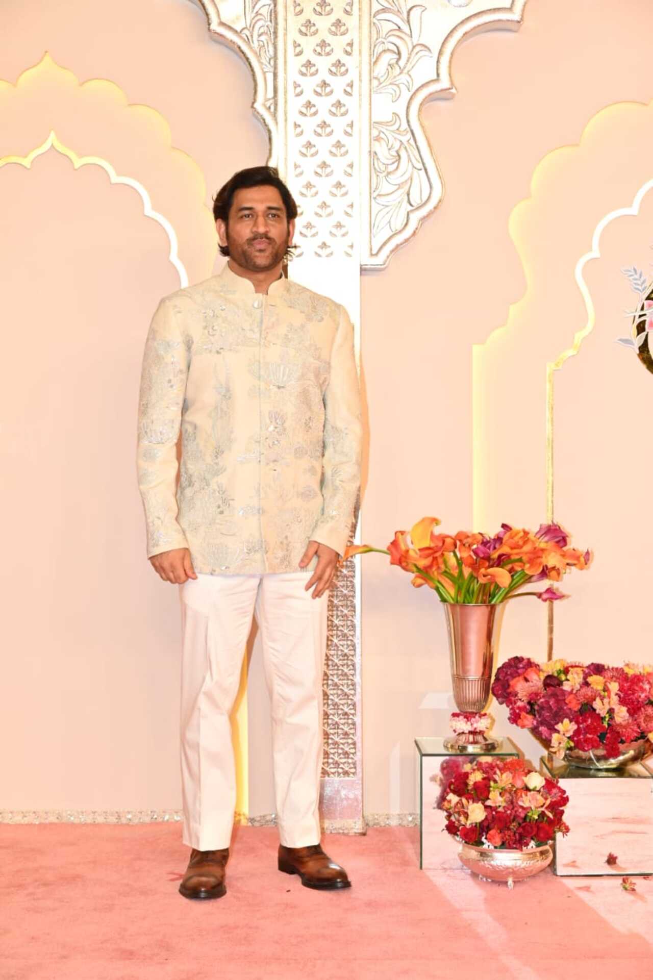 MS Dhoni also changed into a fancy shervani after the baraat ceremony