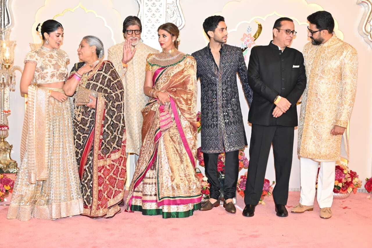 The entire Bachchan family including Amitabh, Jaya, Shweta and Abhishek posed for the camera. Aishwarya Rai was seen nowhere near them.