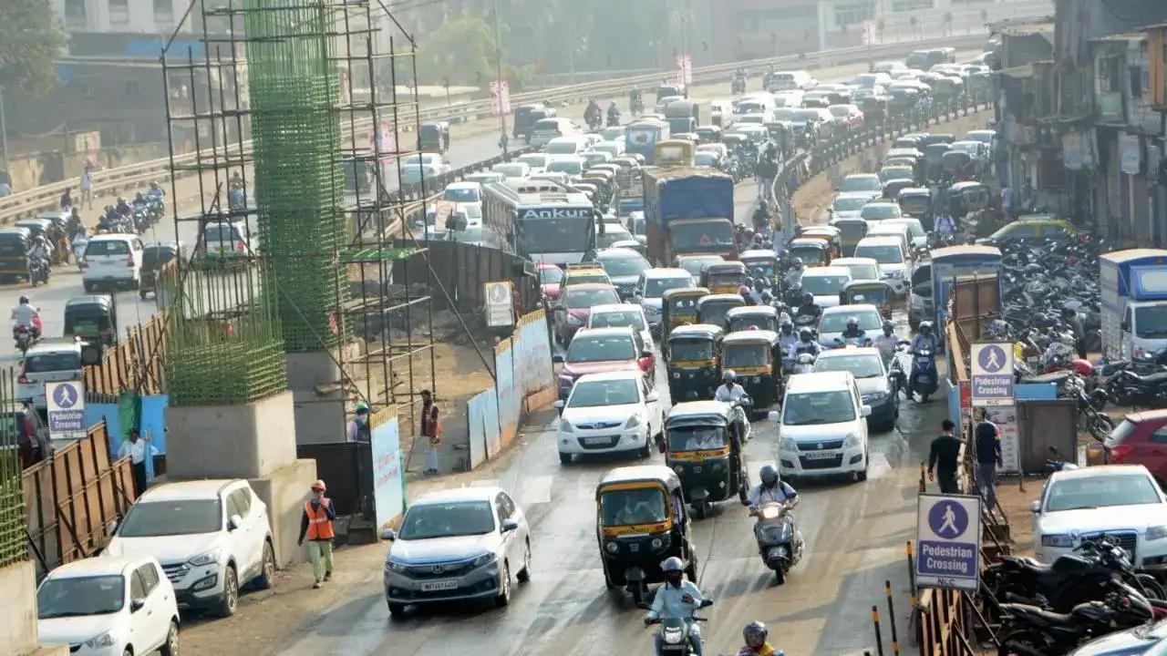 Mumbai: Sion East-West flyover closed for heavy vehicles
The Sion flyover connecting the Sion East and West area has been declared dilapidated by the Central Railway. Read More
 