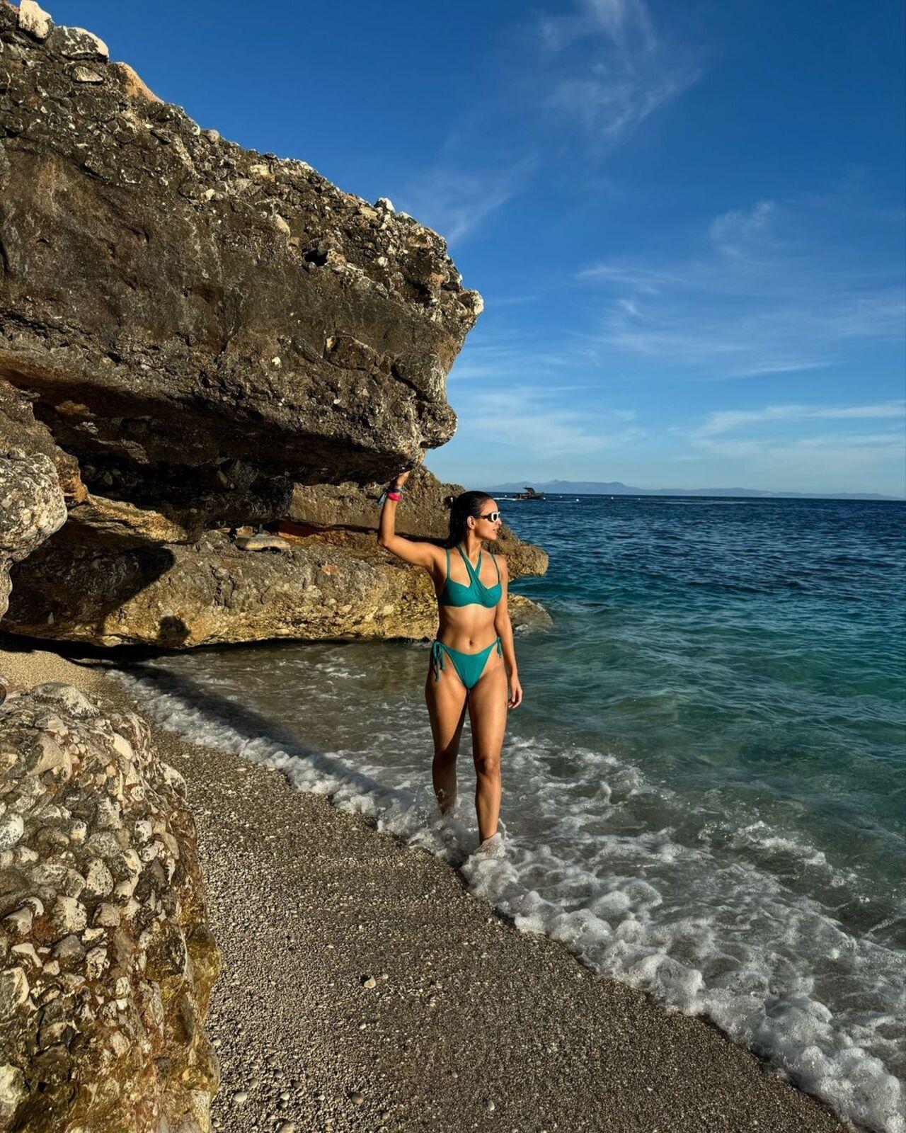 For the same vacation, Triptii also sported a teal bikini, adding glamour to the shore. 