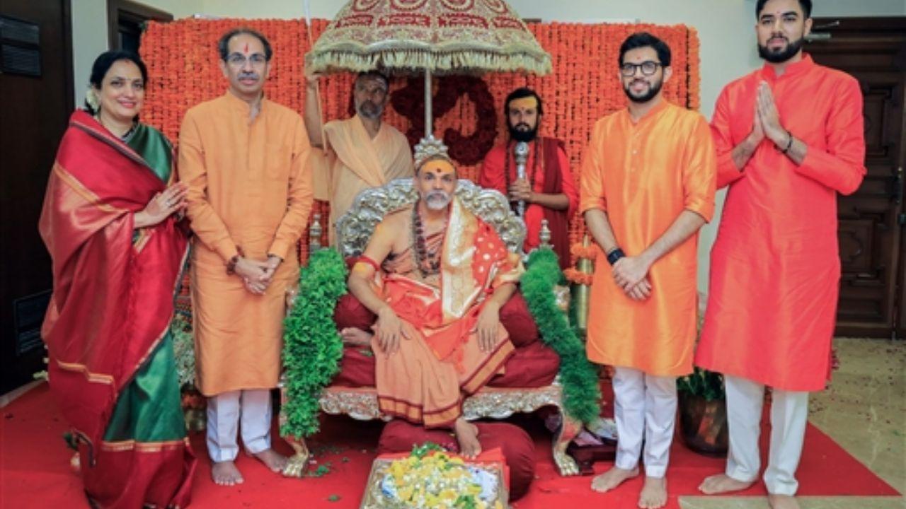 The Shankaracharya emphasised his role in providing guidance and support while also pointing out any mistakes, underscoring a balanced relationship based on respect and constructive criticism.