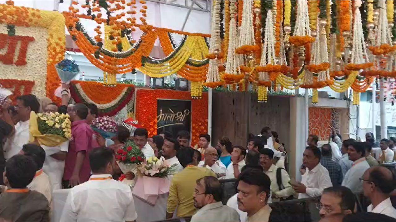 Matoshree holds significant sentimental value for Uddhav Thackeray, making it the perfect venue for his birthday celebrations. The residence has been a central hub for the Thackeray family and their political activities.