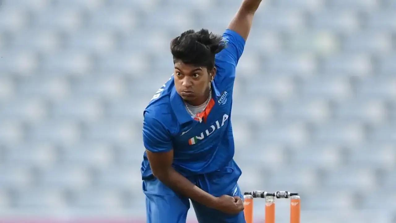 India: Harmanpreet Kaur (c), Smriti Mandhana (vc), Shafali Verma, Deepti Sharma, Jemimah Rodrigues, Richa Ghosh (wk), Uma Chetry (wk), Pooja Vastrakar, Arundhati Reddy, Renuka Singh Thakur, Dayalan Hemalatha, Asha Sobhana, Radha Yadav, Shreyanka Patil, Sajana Sajeevan, Shweta Sehrawat, Saika Ishaque, Tanuja Kanwer, Meghna Singh